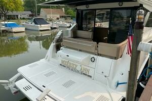 2017 Sea Ray 460 Sundancer thumbnail 51