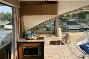 2017 Sea Ray 460 Sundancer thumbnail 28