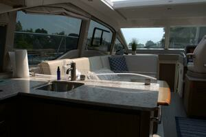 2017 Sea Ray 460 Sundancer thumbnail 25