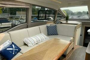 2017 Sea Ray 460 Sundancer thumbnail 52