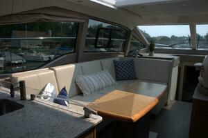 2017 Sea Ray 460 Sundancer thumbnail 19