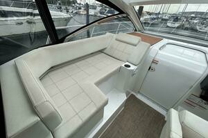  2015 Cruisers Yachts 390 Express Coupe Yacht For Sale in Chicago IL