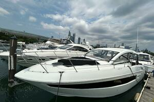  2015 Cruisers Yachts 390 Express Coupe Yacht For Sale in Chicago IL