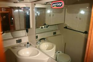 2001 Cruisers Yachts 3750 Motor Yacht thumbnail 26