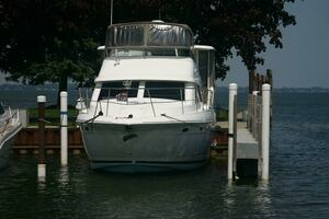 2001 Cruisers Yachts 3750 Motor Yacht thumbnail 3