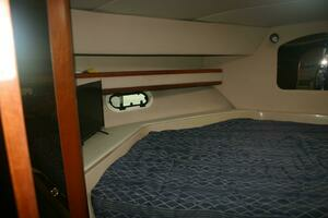 2001 Cruisers Yachts 3750 Motor Yacht thumbnail 28