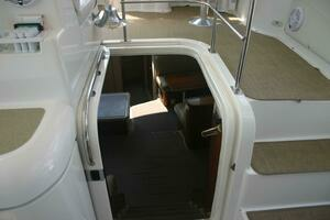 2001 Cruisers Yachts 3750 Motor Yacht thumbnail 25