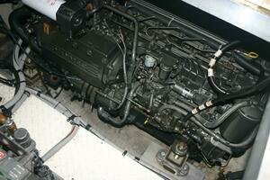 2001 Cruisers Yachts 3750 Motor Yacht thumbnail 39