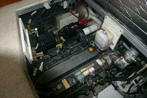2001 Cruisers Yachts 3750 Motor Yacht thumbnail 18