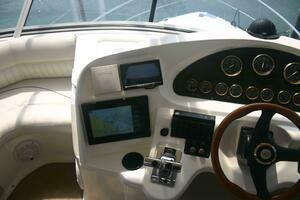 2001 Cruisers Yachts 3750 Motor Yacht thumbnail 6