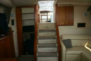 2001 Cruisers Yachts 3750 Motor Yacht thumbnail 29