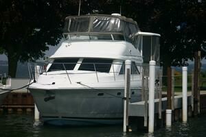 2001 Cruisers Yachts 3750 Motor Yacht thumbnail 1