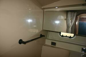 2001 Cruisers Yachts 3750 Motor Yacht thumbnail 15
