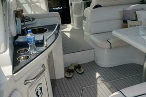 2008 Crownline 340 Cruiser thumbnail 10