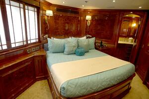 HOMECOMING 136ft Horizon Yacht For Sale