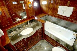 HOMECOMING 136ft Horizon Yacht For Sale