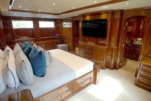 HOMECOMING 136ft Horizon Yacht For Sale