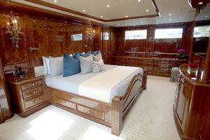 HOMECOMING 136ft Horizon Yacht For Sale