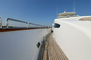 2001 DESTINY 98 TEAK DECK