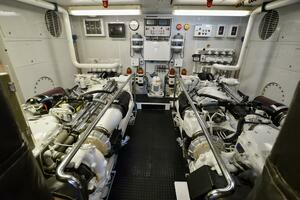 2001 DESTINY 98 ENGINE ROOM