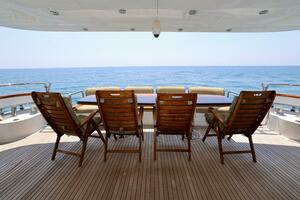 2001 DESTINY 98 AFT DINING