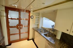 2001 DESTINY 98 GALLEY CLOSED