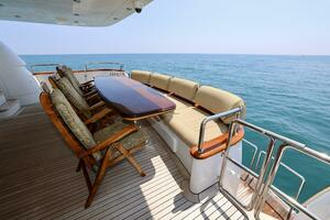 2001 DESTINY 98 AFT DINING 2