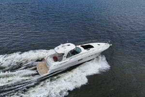 2006 Sea Ray 52 Sundancer thumbnail 2