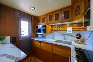 2011 Marlow 97 Explorer thumbnail 15