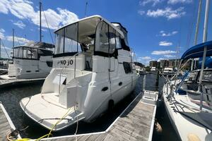 2001 Silverton 352 Motor Yacht thumbnail 5