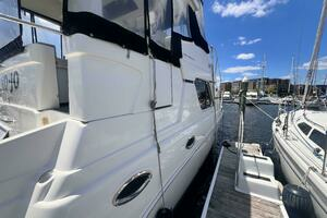 2001 Silverton 352 Motor Yacht thumbnail 3