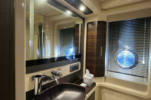 2015 Azimut 50 fly thumbnail 23