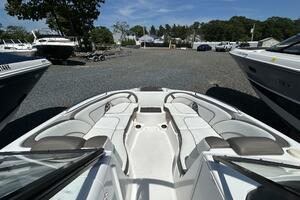 Photo 4455481 for 2014 Yamaha Boats 242 Limited S  