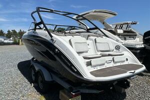 Photo 4455471 for 2014 Yamaha Boats 242 Limited S  