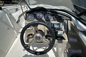 Photo 4455483 for 2014 Yamaha Boats 242 Limited S  