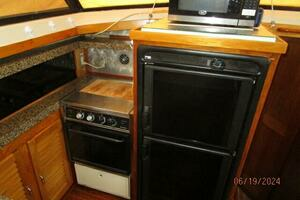 1984 Mainship 40DC thumbnail 46