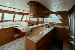 2013 Hampton Motor Yacht thumbnail 10
