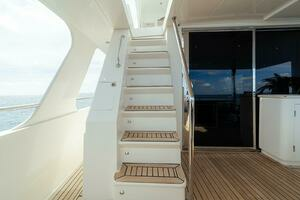 2013 Hampton Motor Yacht thumbnail 44