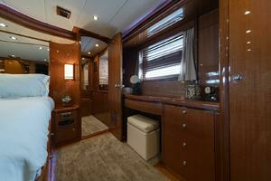 2013 Hampton Motor Yacht thumbnail 22