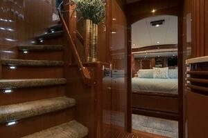 2013 Hampton Motor Yacht thumbnail 17