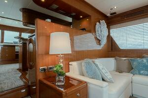 2013 Hampton Motor Yacht thumbnail 8