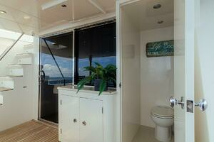 2013 Hampton Motor Yacht thumbnail 38