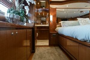 2013 Hampton Motor Yacht thumbnail 20
