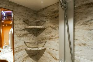 2013 Hampton Motor Yacht thumbnail 25