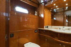 2013 Hampton Motor Yacht thumbnail 23