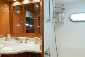 2013 Hampton Motor Yacht thumbnail 33