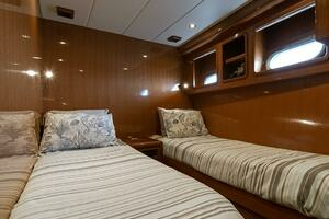 2013 Hampton Motor Yacht thumbnail 36