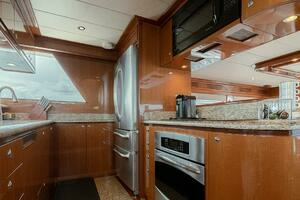 2013 Hampton Motor Yacht thumbnail 11