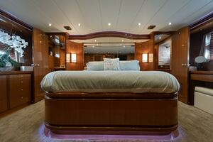 2013 Hampton Motor Yacht thumbnail 18