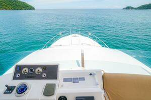 2014 Fairline 50 thumbnail 7